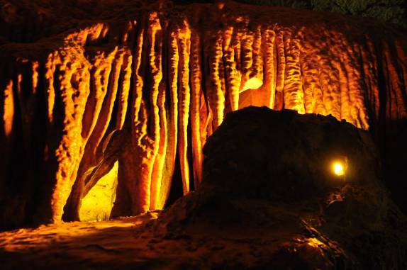 Belas formações na caverna de Ruby Falls, na Georgia - EUA